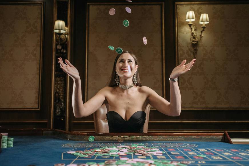 Comment les croupiers en direct ont transformé les casinos en ligne : Une révolution immersive Comment les croupiers en direct ont transformé les casinos en ligne : Une révolution immersive
